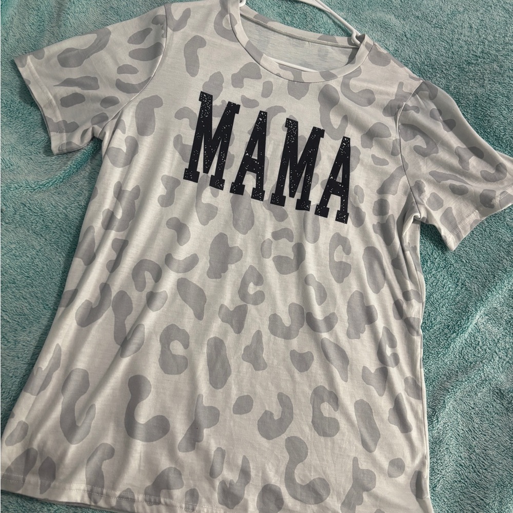 Gray Leopard Print 'MAMA' T-Shirt